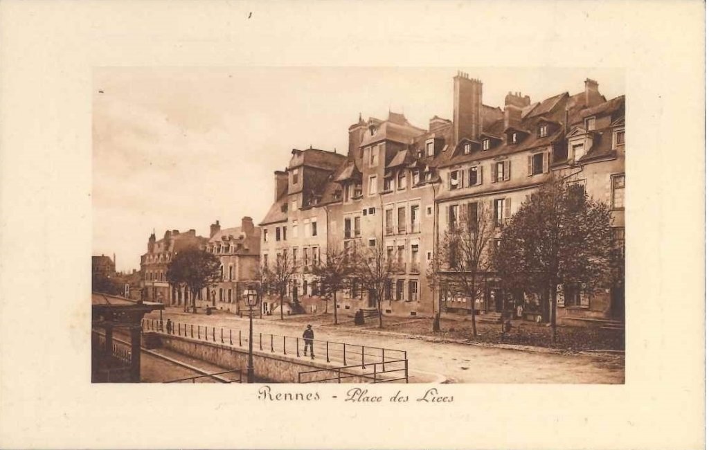 Rennes - Place des Lices.jpg
