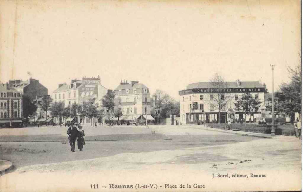 111 - Rennes - Place de la Gare.jpg