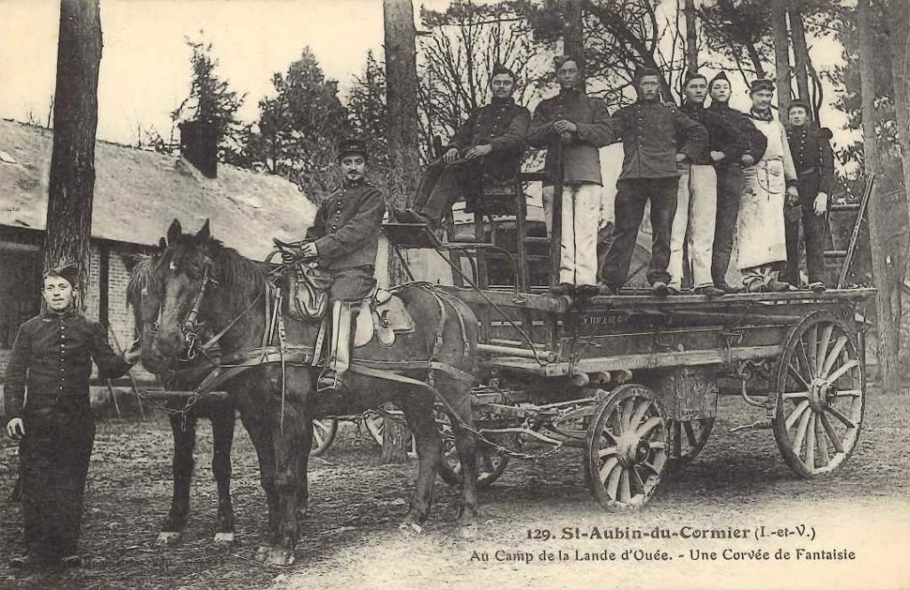 129 - Saint Aubin du Cormier - Au Camp de la Lande d'Ouée - Une Corvée de Fantaisie.jpg