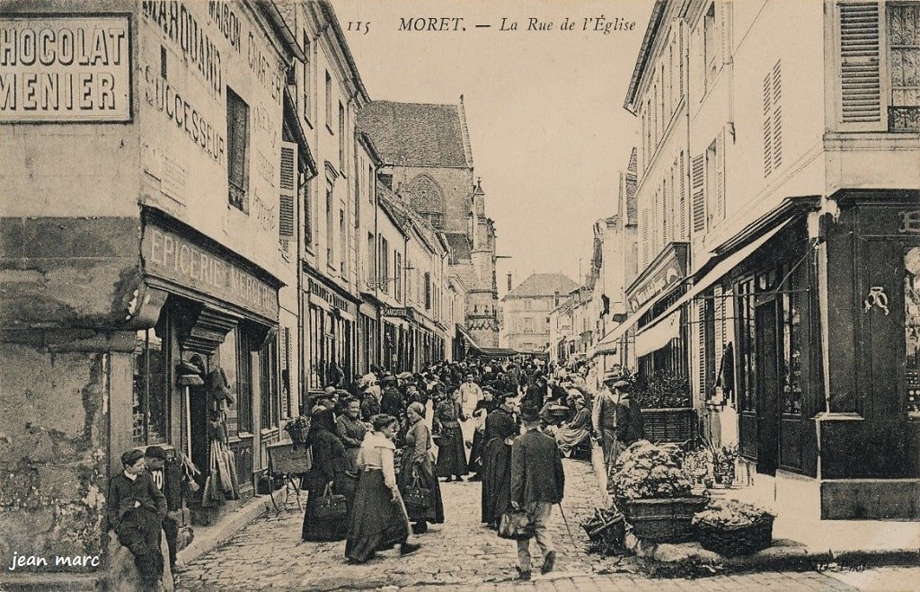Moret - La Rue de l'Église.jpg