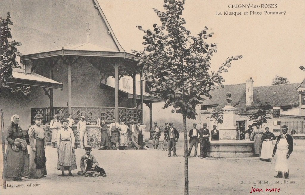 Chigny-les-Roses - Le Kiosque et Place Pommery.jpg