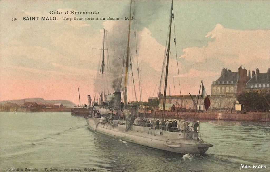 Saint-Malo – Torpilleur sortant du Bassin.jpg