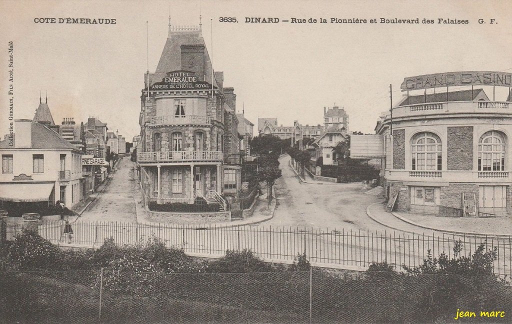 Dinard - Rue de la Pionnière et Boulevard des Falaises.jpg