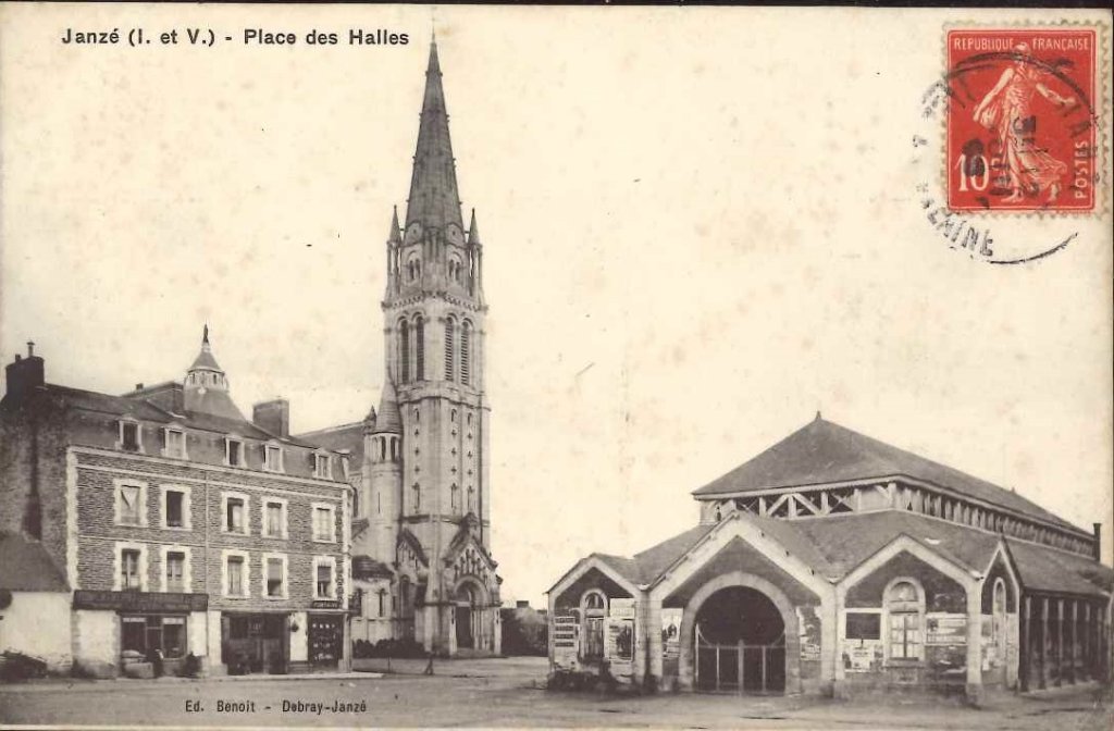 Janzé - Place des Halles.jpg