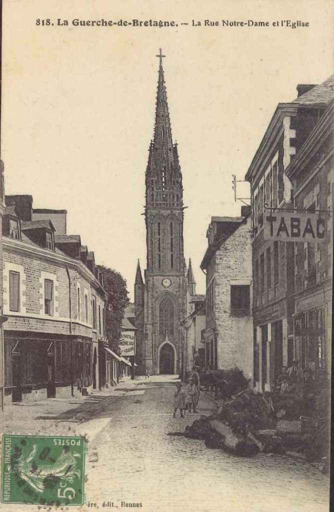 818 - La Guerche de Bretagne - La Rue Notre-Dame et l'Eglise.jpg