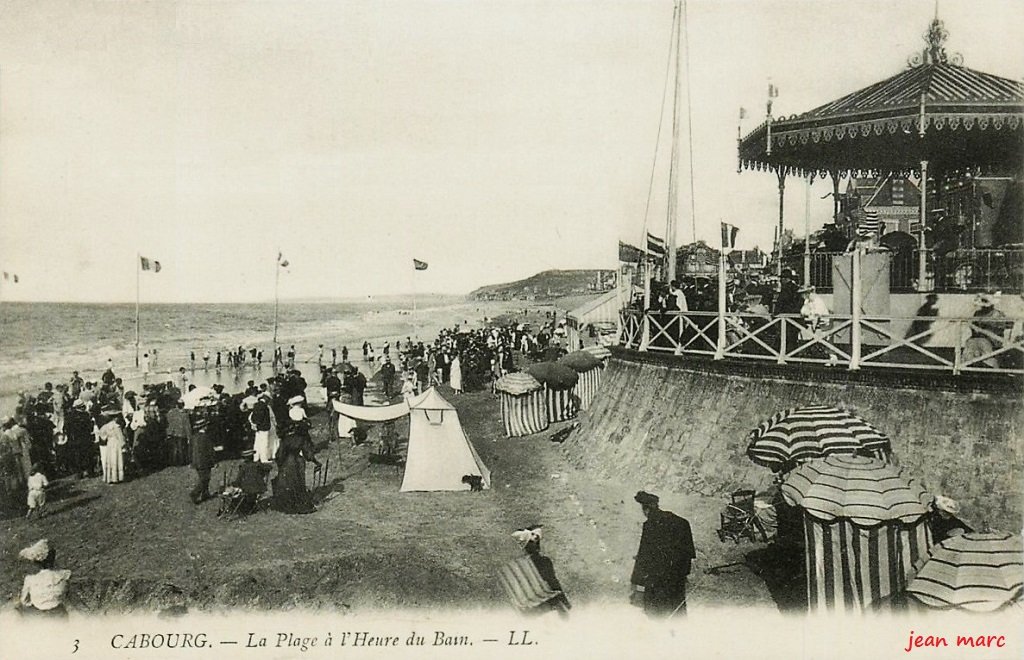 Cabourg - La Plage à l'heure du bain.jpg