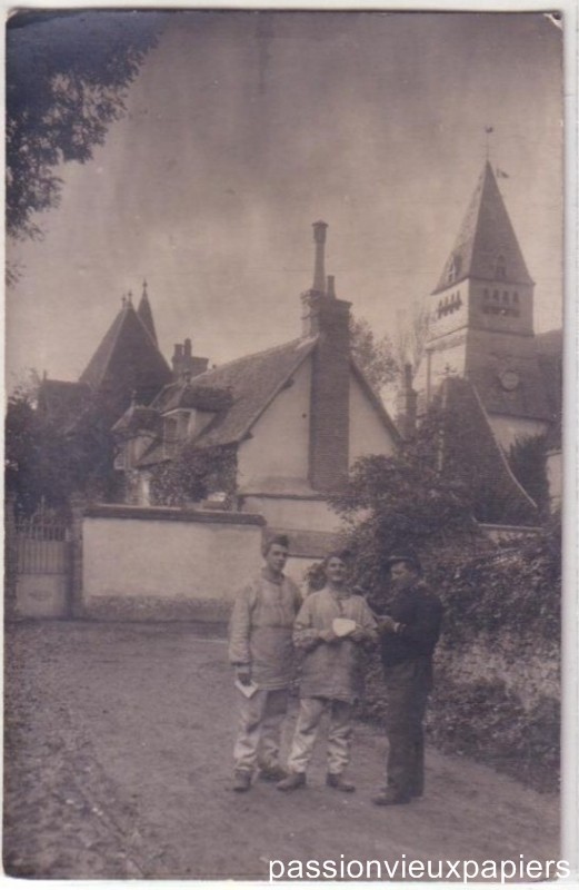 Soldats maison eglise [F].JPG