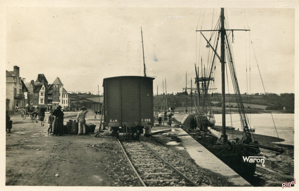 22-Treguier - Les Quais - 5728 Editions Waron et Cie.jpg