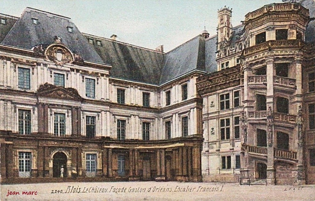 Blois - Le Château - Façade Gaston d'Orléans, escalier François 1er.jpg