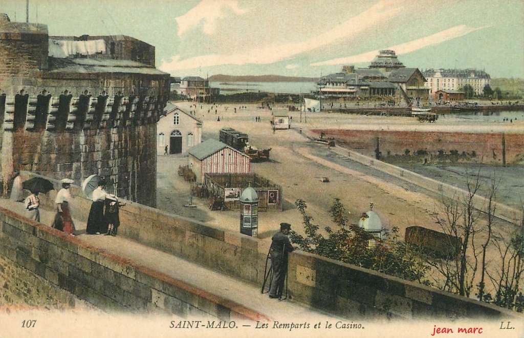 Saint-Malo - Les Remparts et le Casino.jpg