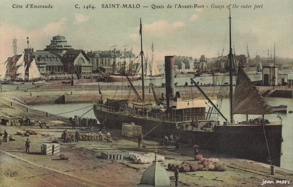 Saint-Malo - Quais de l'Avant-Port.jpg