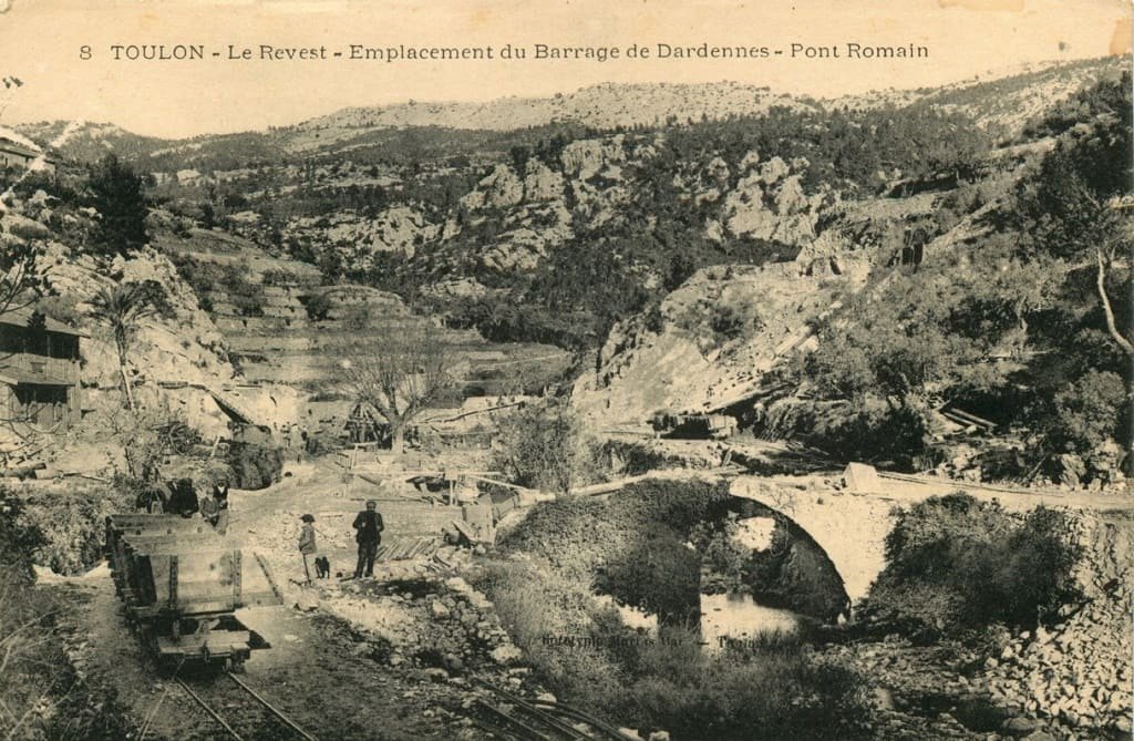 Le Revest Bar 8.jpg
