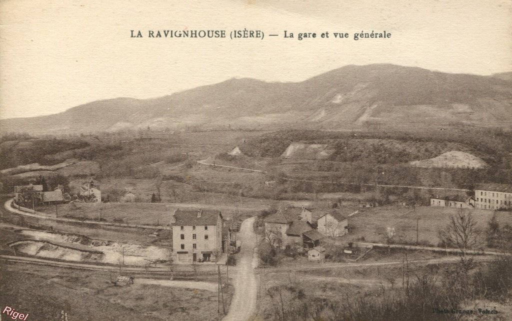 38-La Ravignhouse - La Gare et vue générale.jpg