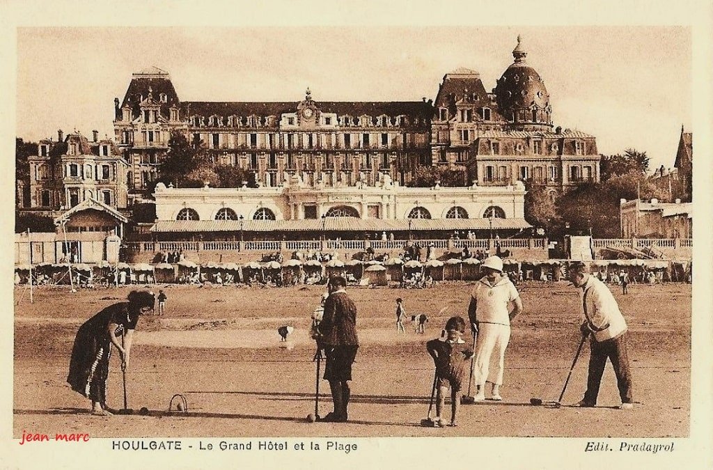 Houlgate - Le Grand Hôtel et la Plage.jpg