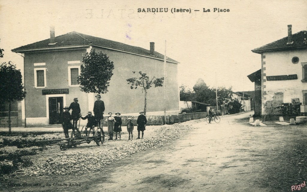 38-Sardieu - La Place - Merlin Phot edit.jpg