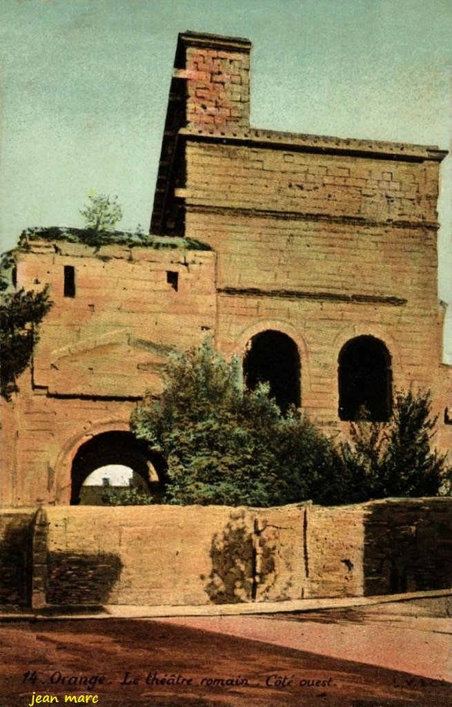 Orange - Le Théâtre Romain, côté ouest.jpg