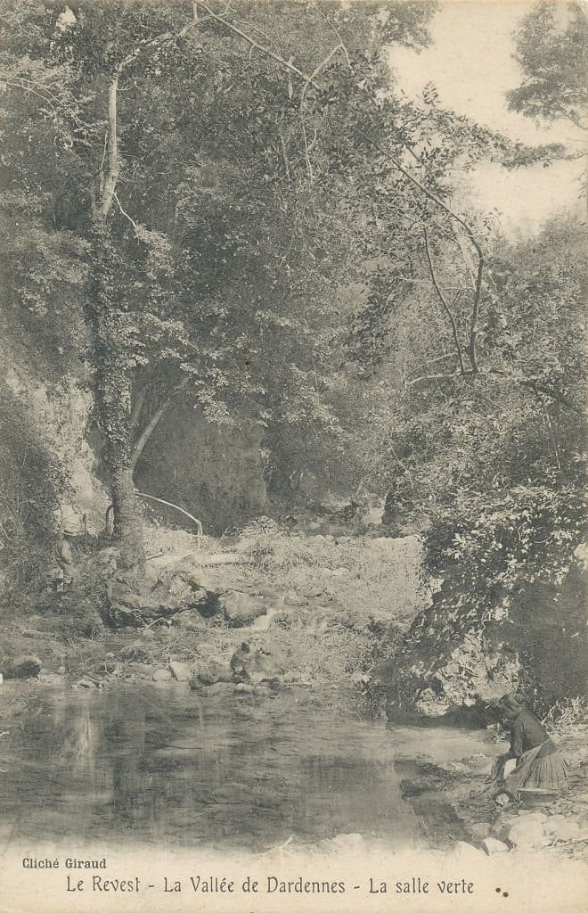 Le Revest Giraud salle-verte.jpg