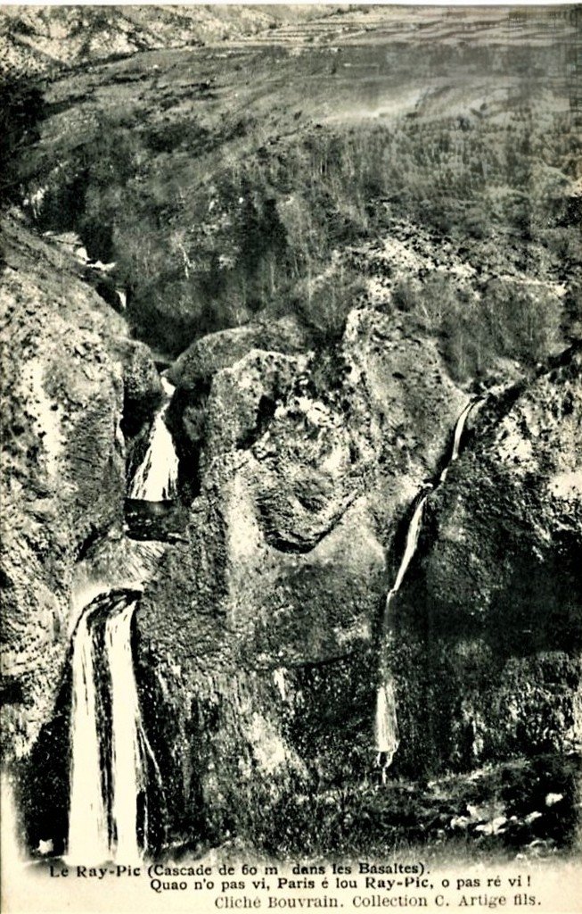 Péreyres (07) Le Ray-Pic.jpg