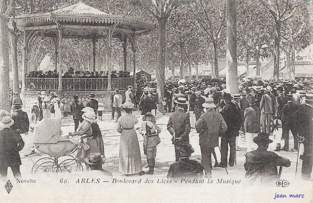 Arles - Boulevard des Lices - Pendant la Musique.jpg