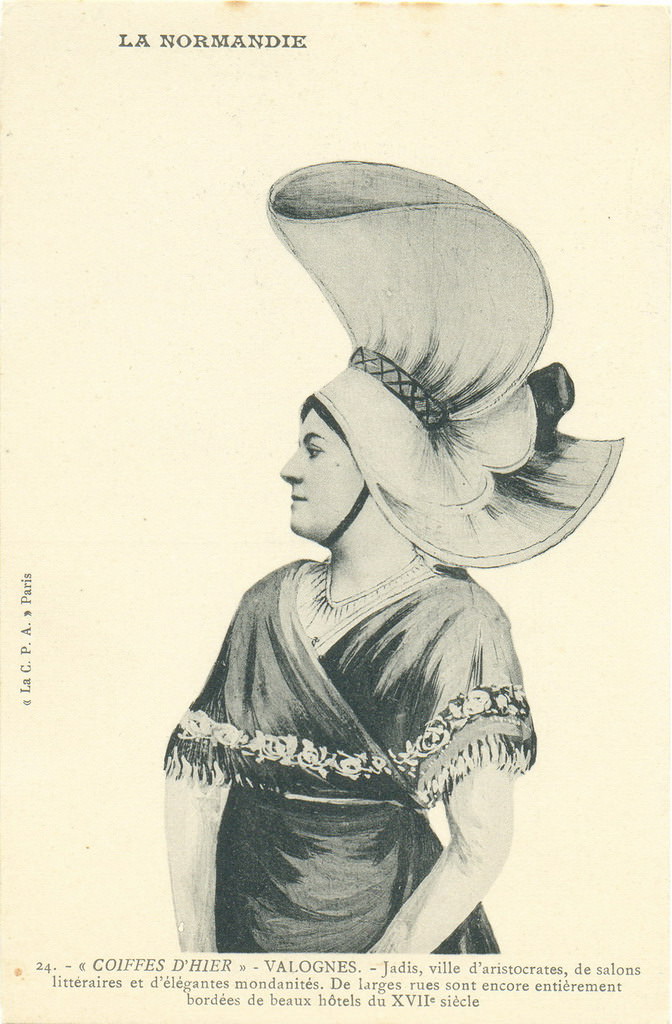 245781 CPA La Normandie Coiffes d'Hier VALOGNES Jadis ville d'aristocrates 