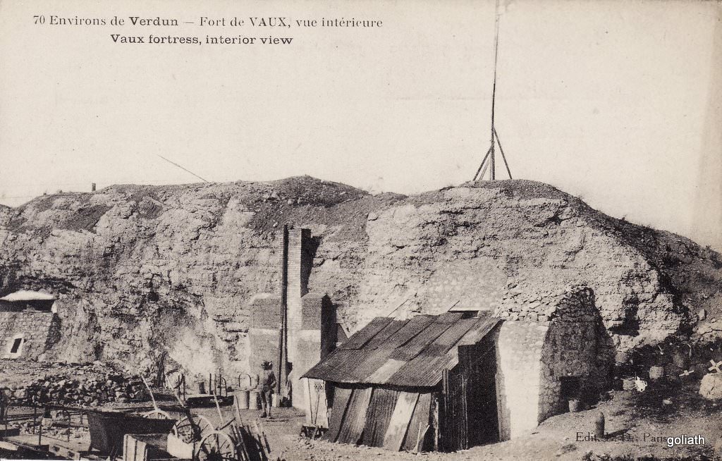 File:Environs de Verdun - Fort de Vaux, vue interieure (Vaux fortress ...